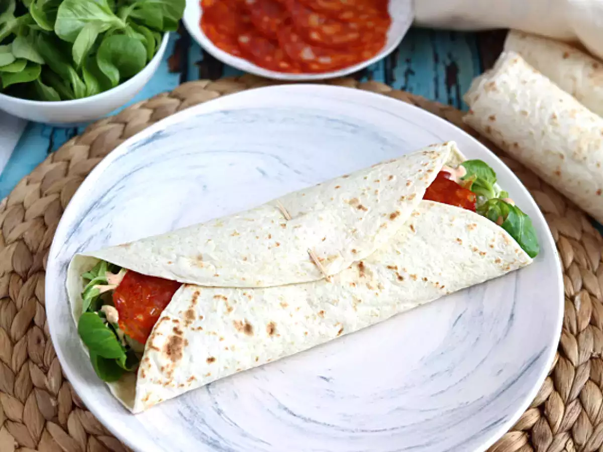 Σάντουιτς wrap με Chorizo, αβοκάντο και ντομάτα - φωτογραφία 2