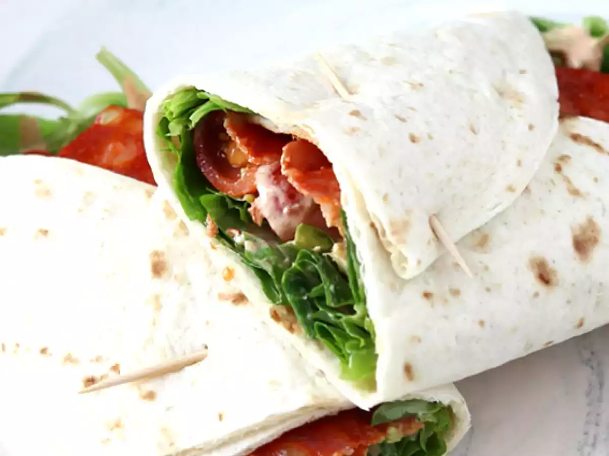 Σάντουιτς wrap με Chorizo, αβοκάντο και ντομάτα - φωτογραφία 3