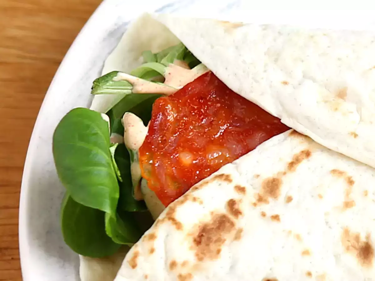 Σάντουιτς wrap με Chorizo, αβοκάντο και ντομάτα - φωτογραφία 4