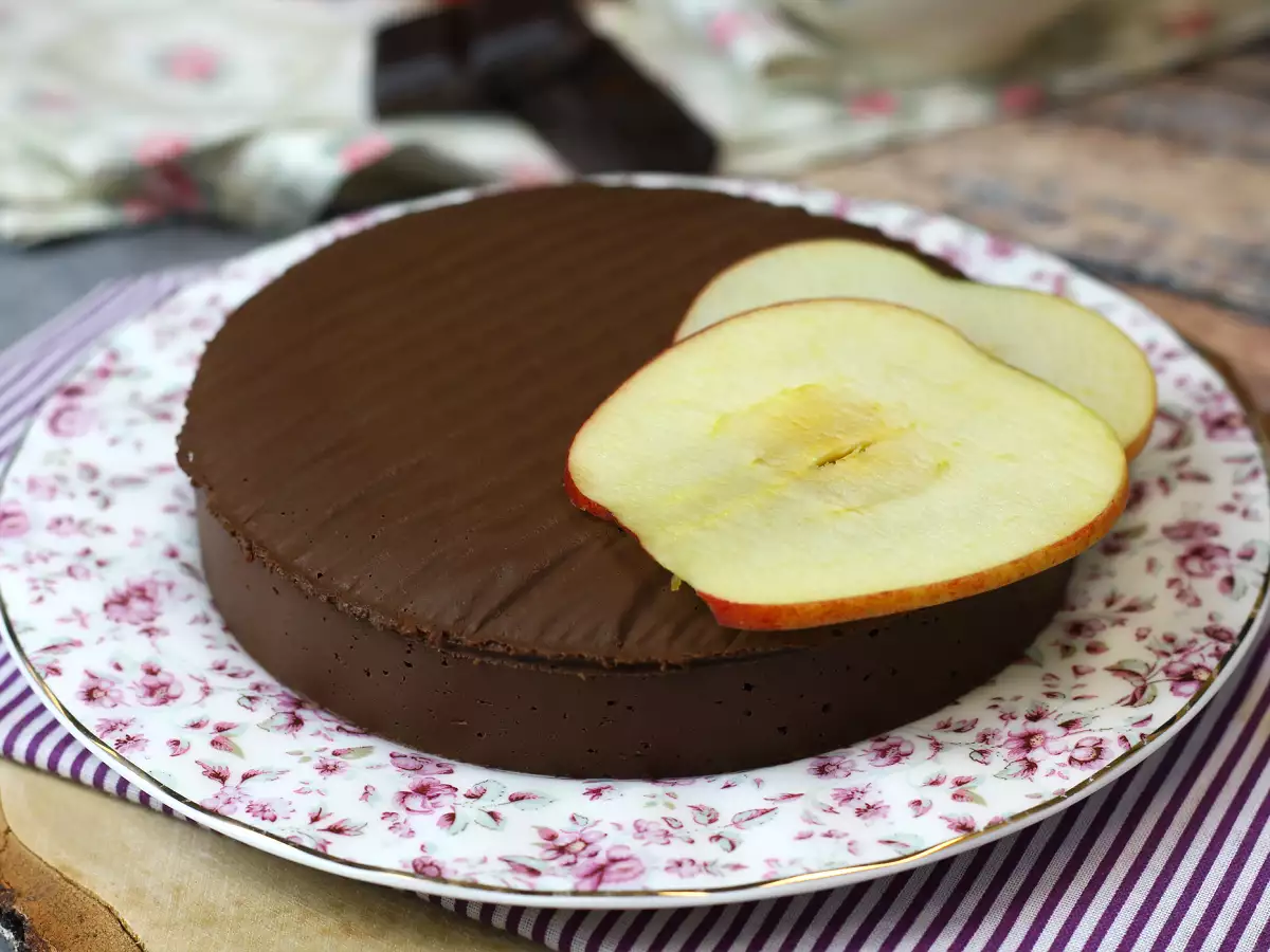 Σοκολατένιο fudge μήλου, ένα πανεύκολο επιδόρπιο που φτιάχνεται με μόλις 2 υλικά! - φωτογραφία 4
