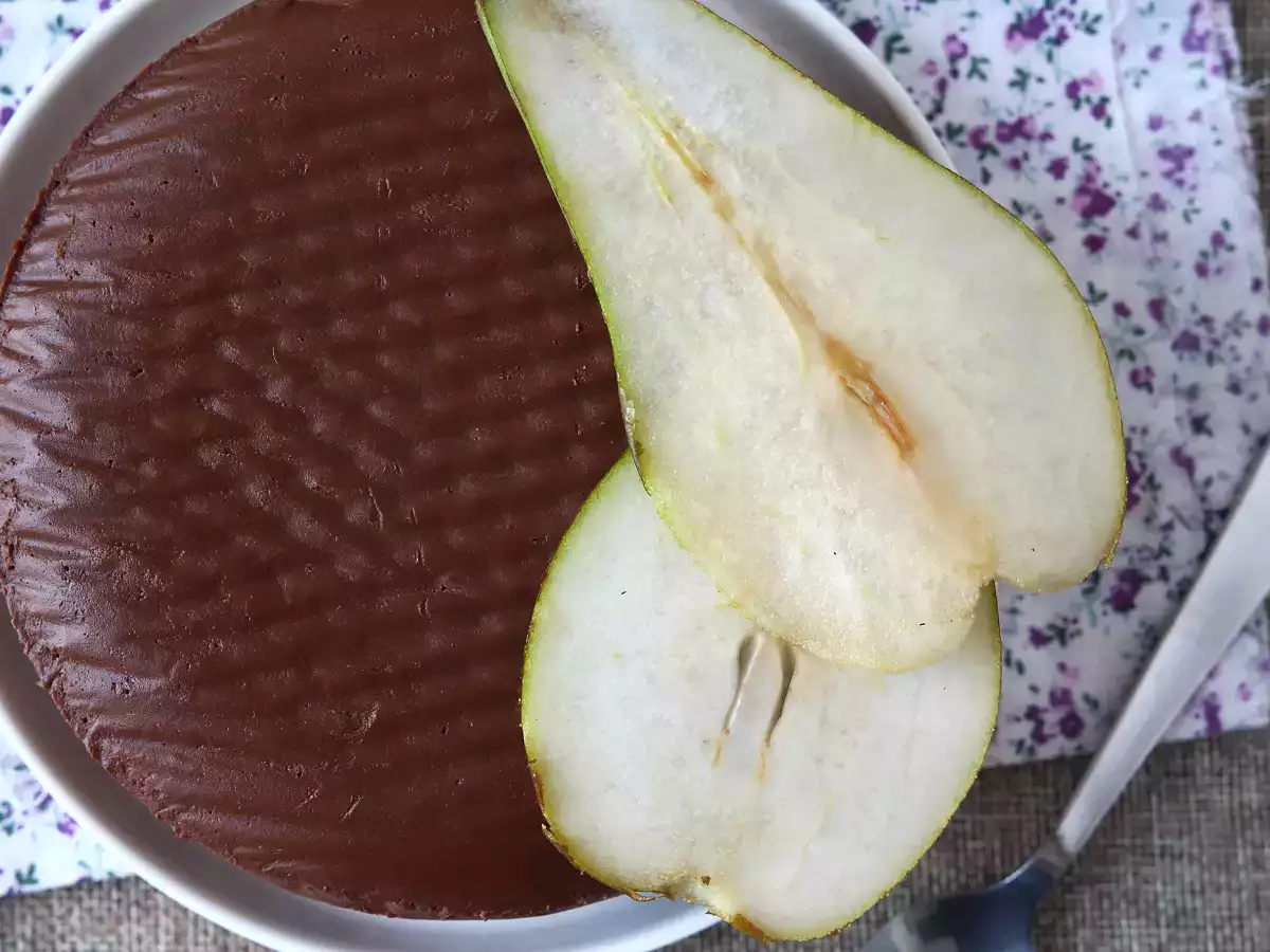 Σοκολατένιο fudge με αχλάδια, ένα πανεύκολο επιδόρπιο που φτιάχνεται με μόλις 2 υλικά! - φωτογραφία 2