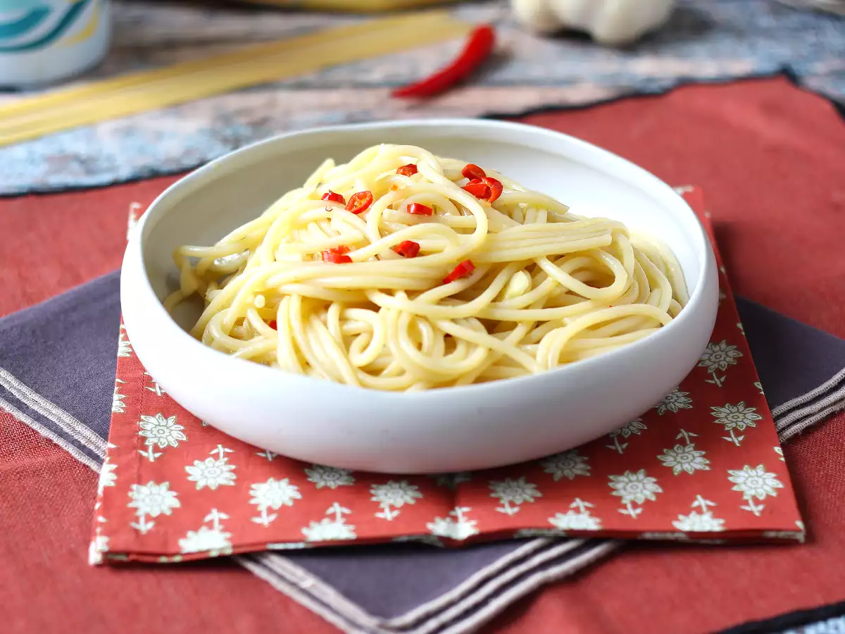Spaghetti aglio, olio e peperoncino: το πιάτο της τελευταίας στιγμής της ιταλικής παράδοσης - φωτογραφία 2