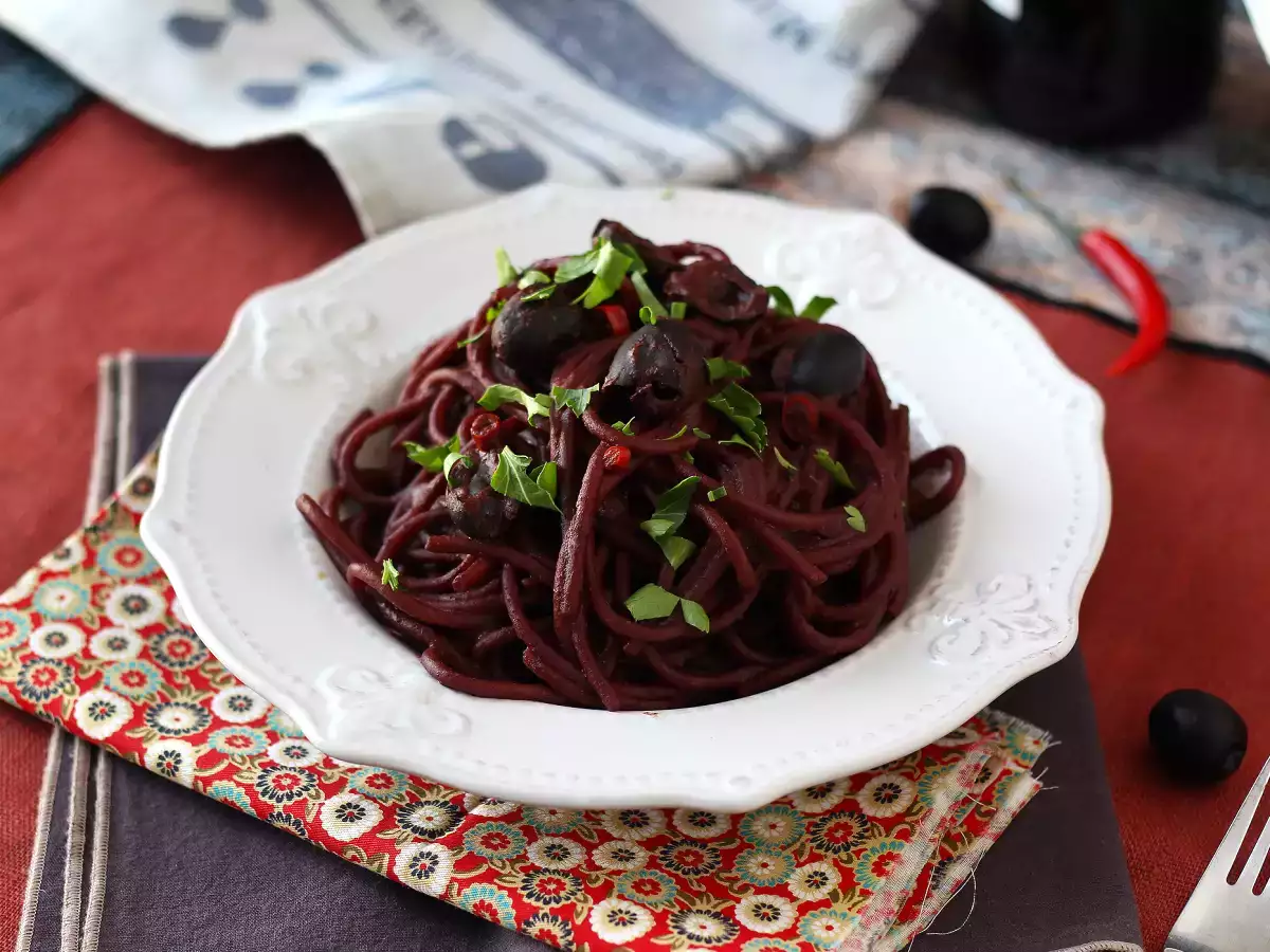 Spaghetti al fuoco di Bacco: ζυμαρικά με κόκκινο κρασί για να φέρετε κάτι ξεχωριστό στο τραπέζι