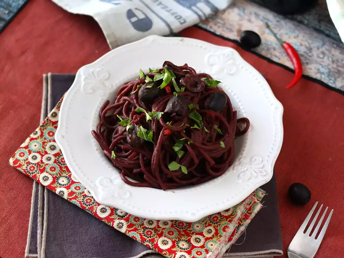 Spaghetti al fuoco di Bacco: ζυμαρικά με κόκκινο κρασί για να φέρετε κάτι ξεχωριστό στο τραπέζι - φωτογραφία 2
