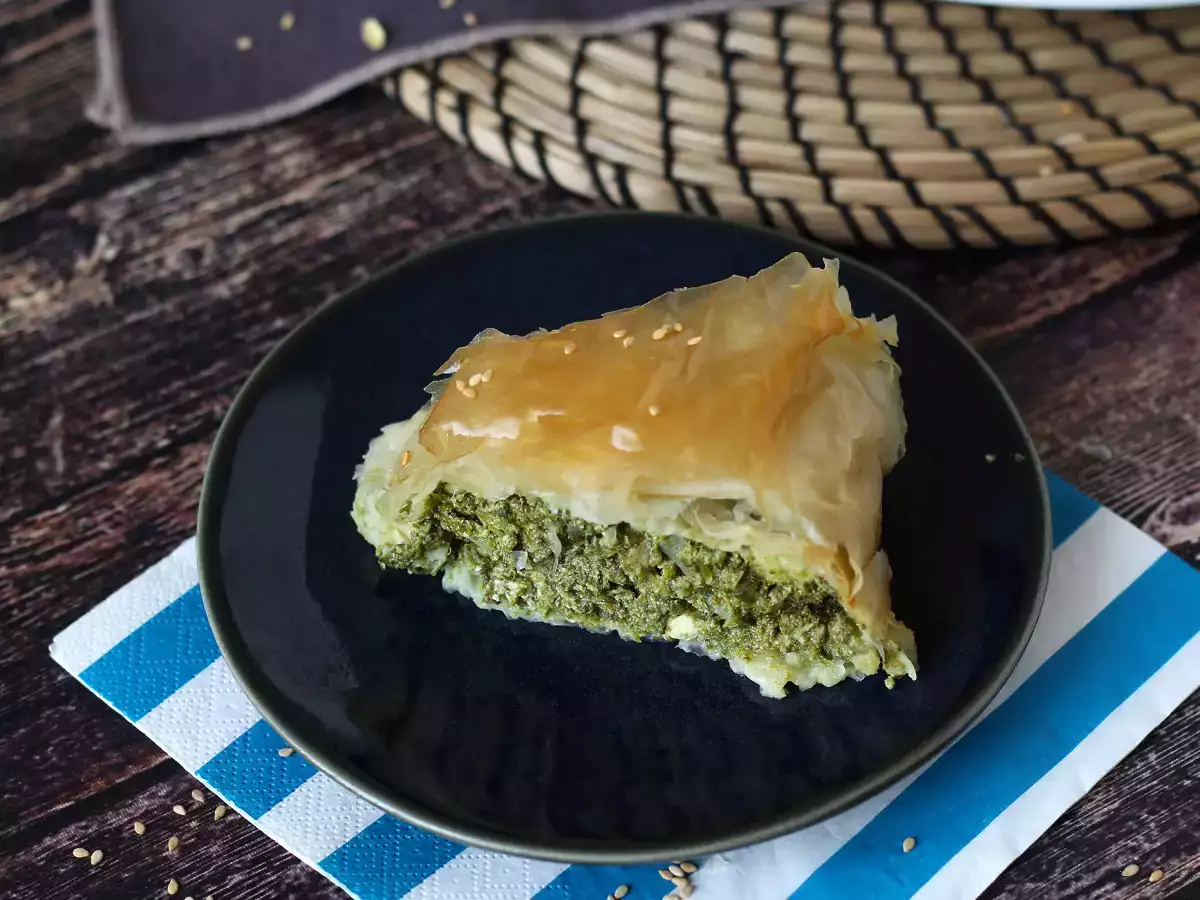 Σπανακόπιτα, η πανεύκολη ελληνική πίτα με σπανάκι και φέτα