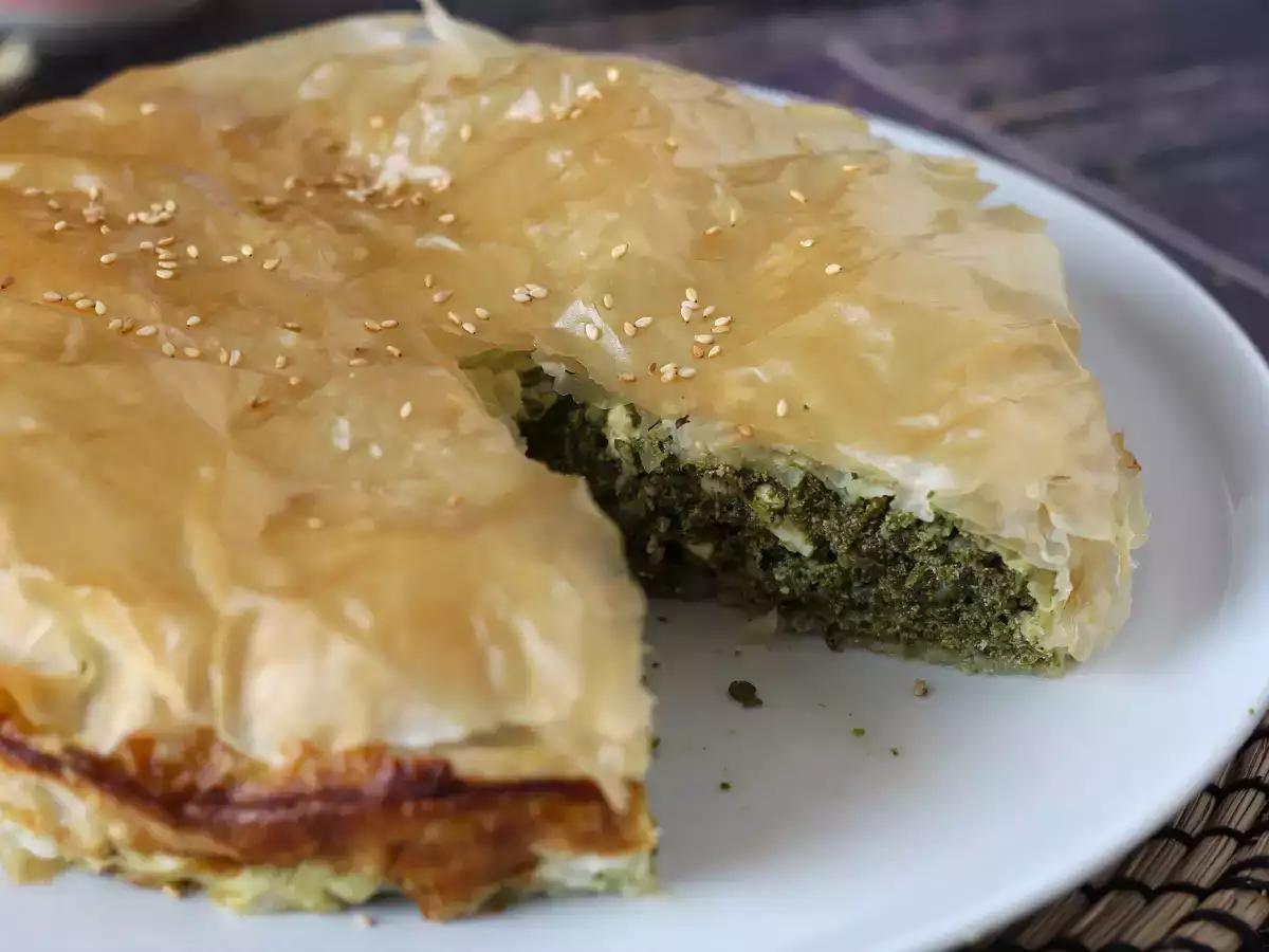 Σπανακόπιτα, η πανεύκολη ελληνική πίτα με σπανάκι και φέτα - φωτογραφία 2