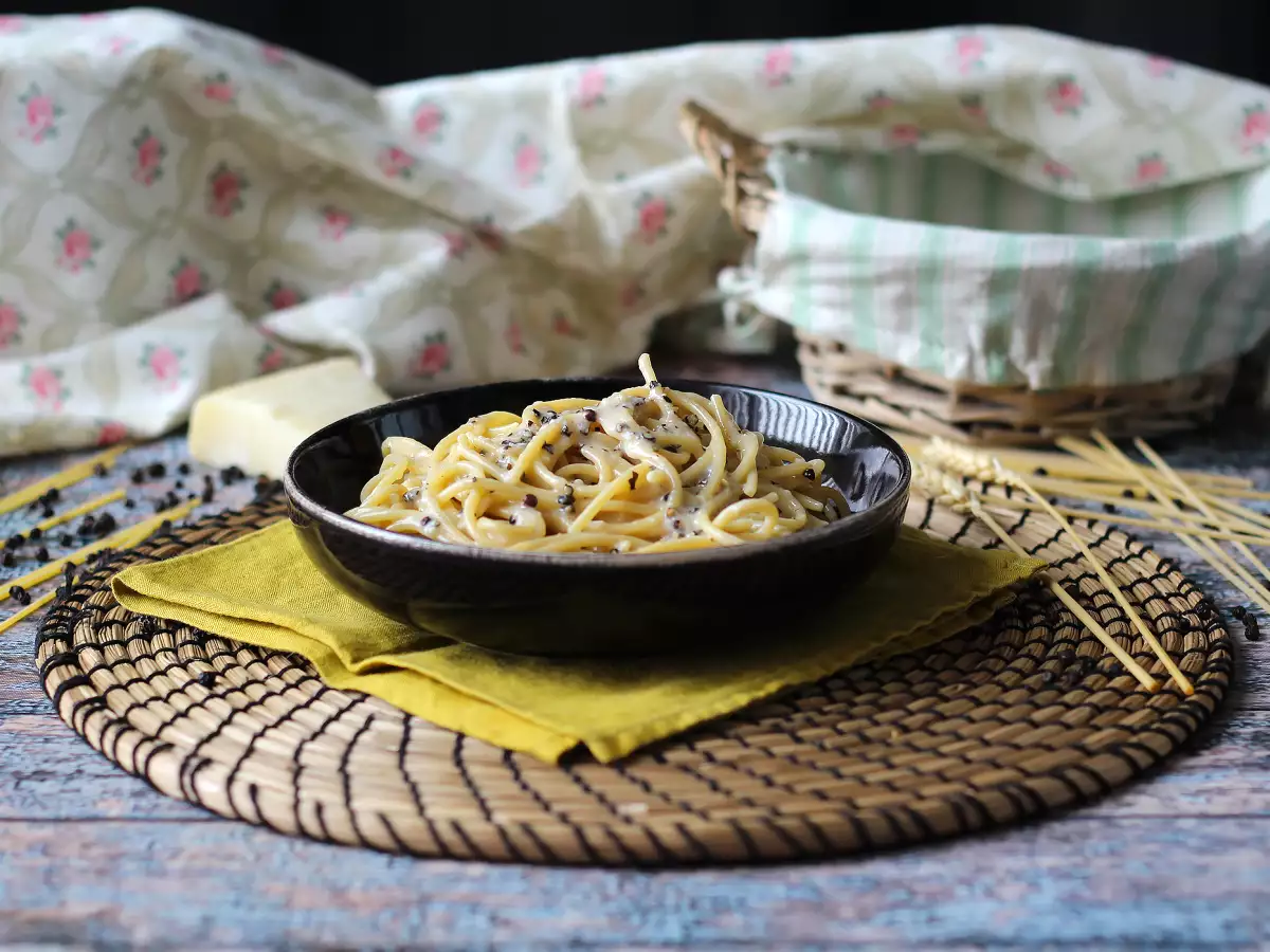 Σπαγγέτι cacio e pepe: 3 υλικά, μια έκρηξη γεύσης! - φωτογραφία 2