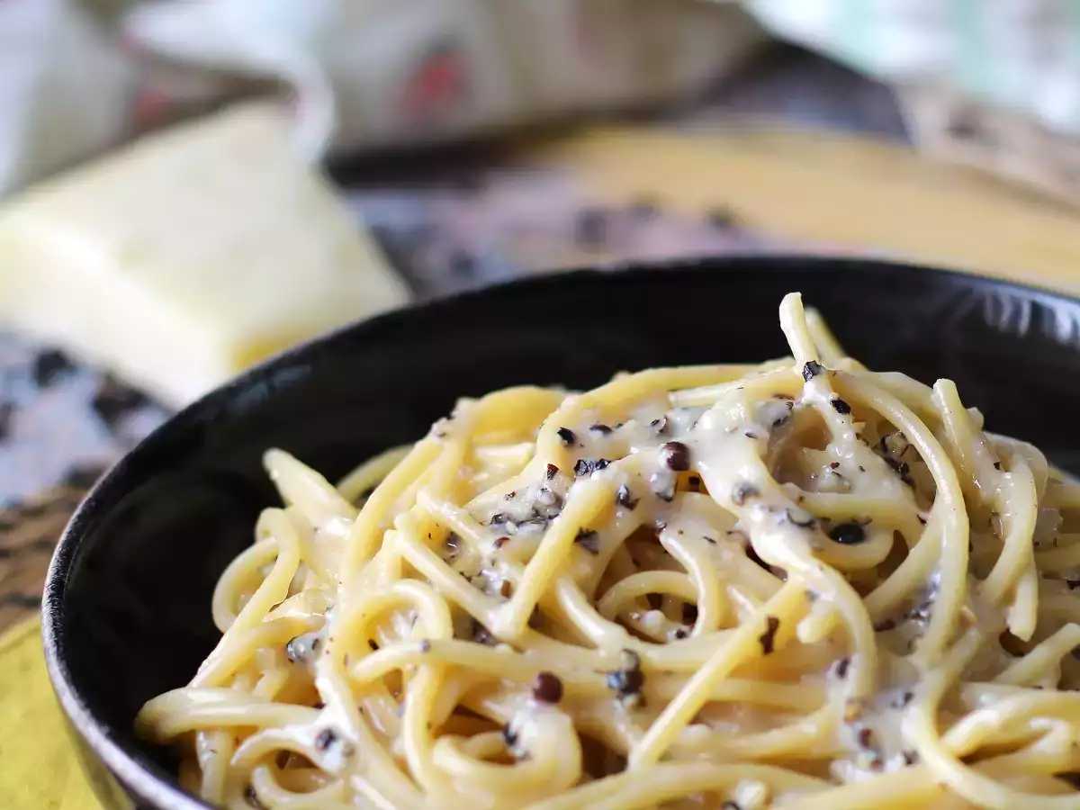 Σπαγγέτι cacio e pepe: 3 υλικά, μια έκρηξη γεύσης! - φωτογραφία 3