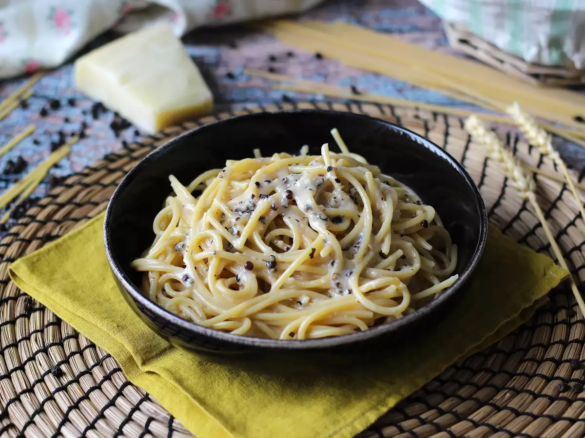 Σπαγγέτι cacio e pepe: 3 υλικά, μια έκρηξη γεύσης! - φωτογραφία 5