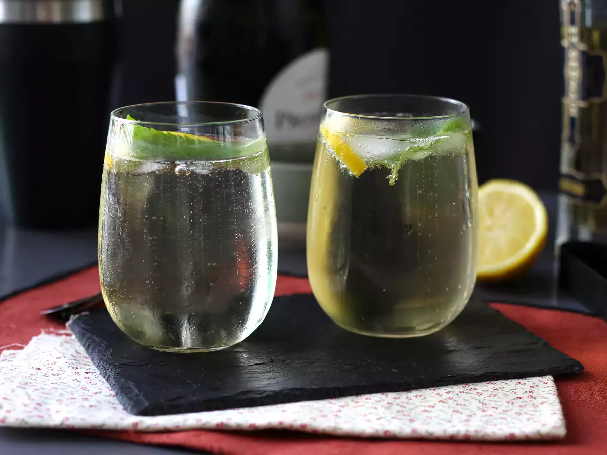 Spritz St-Germain με λικέρ elderflower, το εξαιρετικά δροσερό κοκτέιλ για το καλοκαίρι
