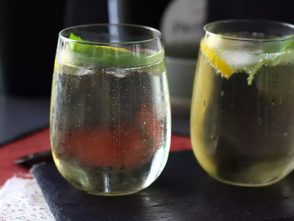 Spritz St-Germain με λικέρ elderflower, το εξαιρετικά δροσερό κοκτέιλ για το καλοκαίρι - φωτογραφία 2