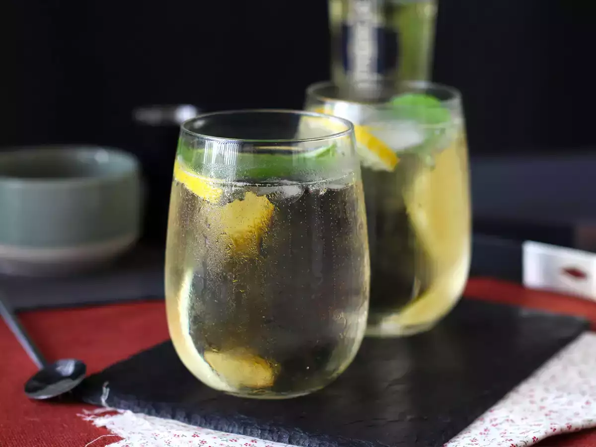 Spritz St-Germain με λικέρ elderflower, το εξαιρετικά δροσερό κοκτέιλ για το καλοκαίρι - φωτογραφία 4