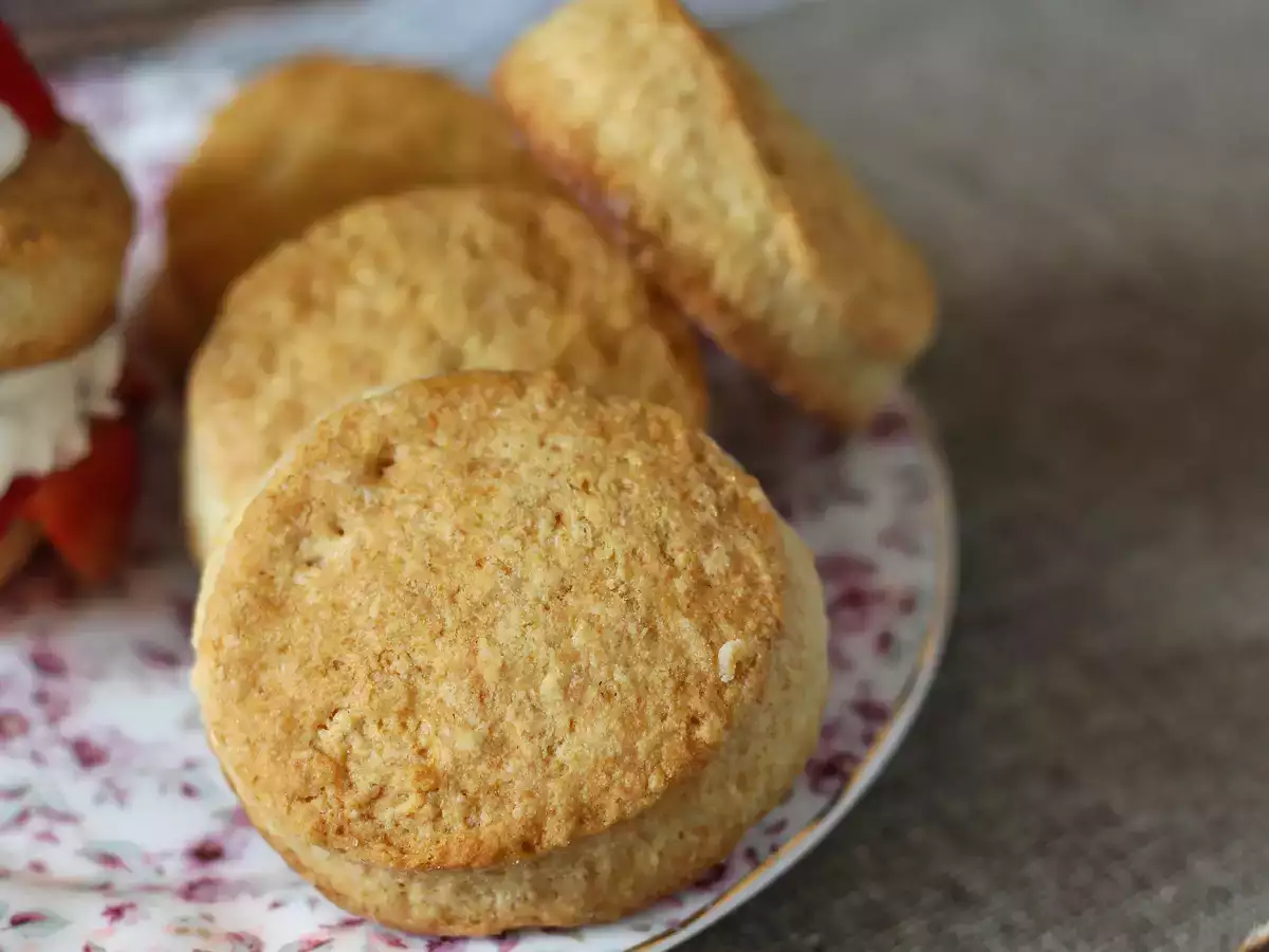 Strawberry shortcake, το αμερικανικό κέικ με κρέμα φράουλας που δεν αποτυγχάνει ποτέ - φωτογραφία 4