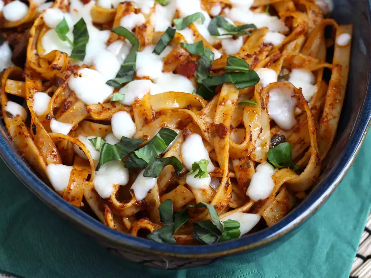 Tagliatelle al forno, η συνταγή κατά της σπατάλης για τη χρήση των ζυμαρικών που περίσσεψαν - φωτογραφία 2