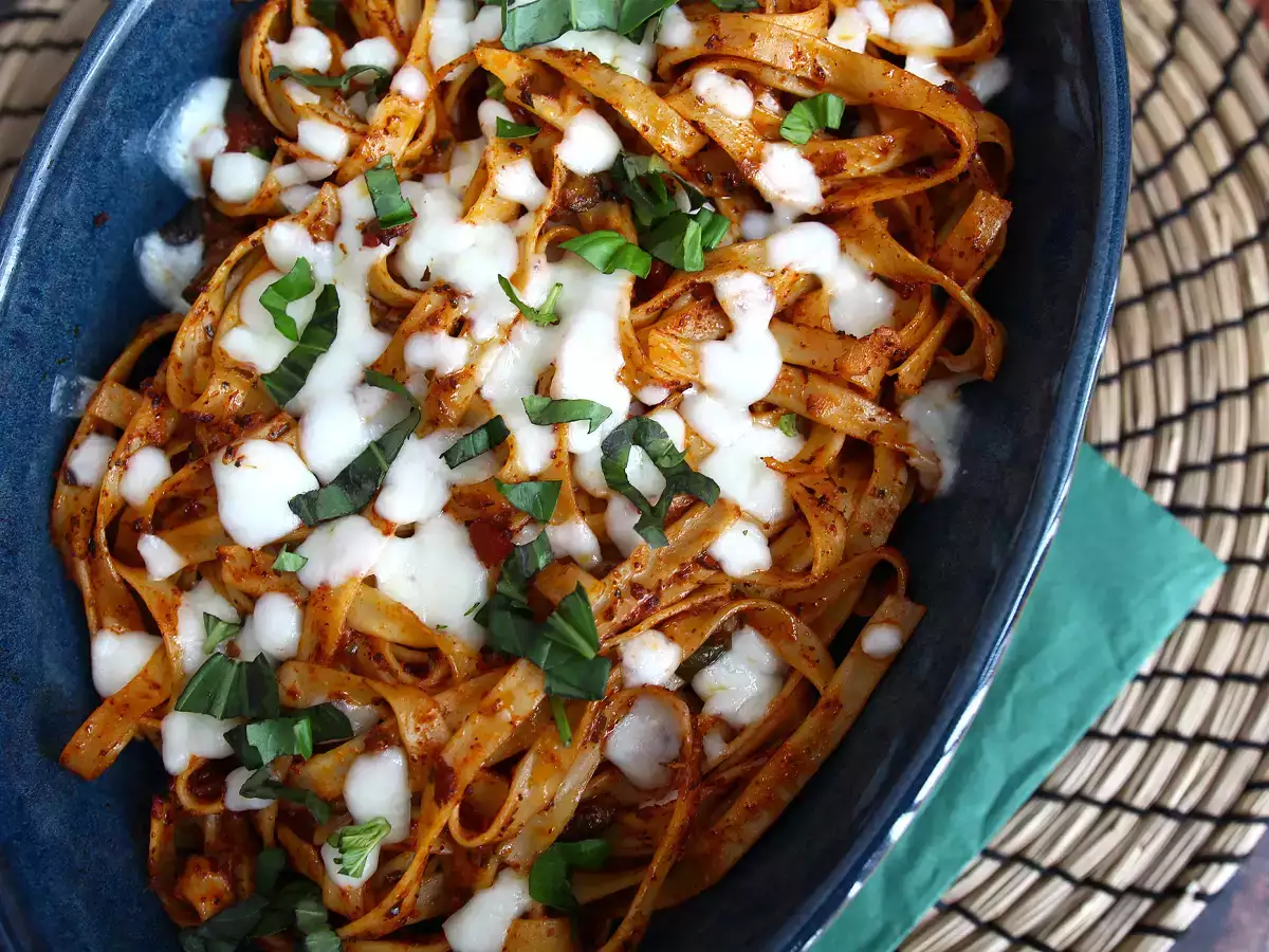 Tagliatelle al forno, η συνταγή κατά της σπατάλης για τη χρήση των ζυμαρικών που περίσσεψαν - φωτογραφία 4