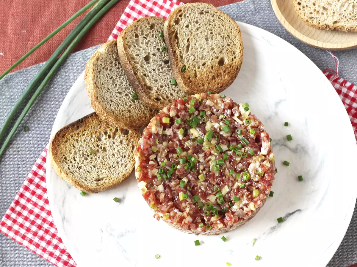 Tartar de fuet: μια εκδοχή εξπρές του κλασικού ταρτάρ μπριζόλας - φωτογραφία 2