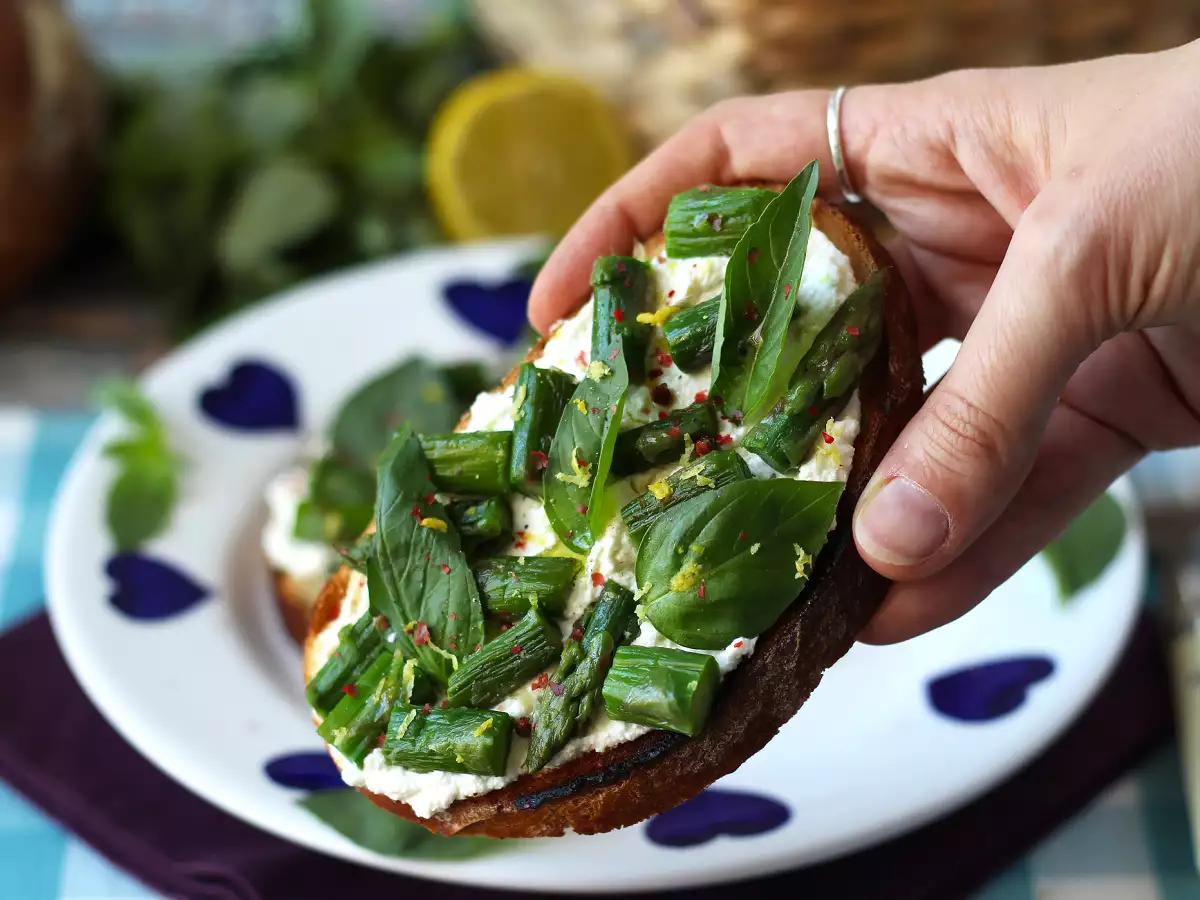Ταρτίνες με σπαράγγια, λεμόνι και βασιλικό ricotta - φωτογραφία 2