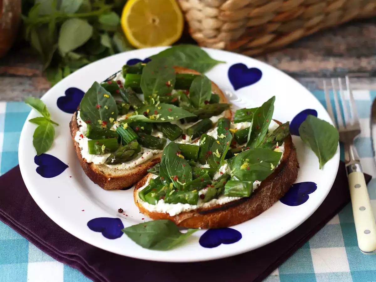 Ταρτίνες με σπαράγγια, λεμόνι και βασιλικό ricotta - φωτογραφία 3