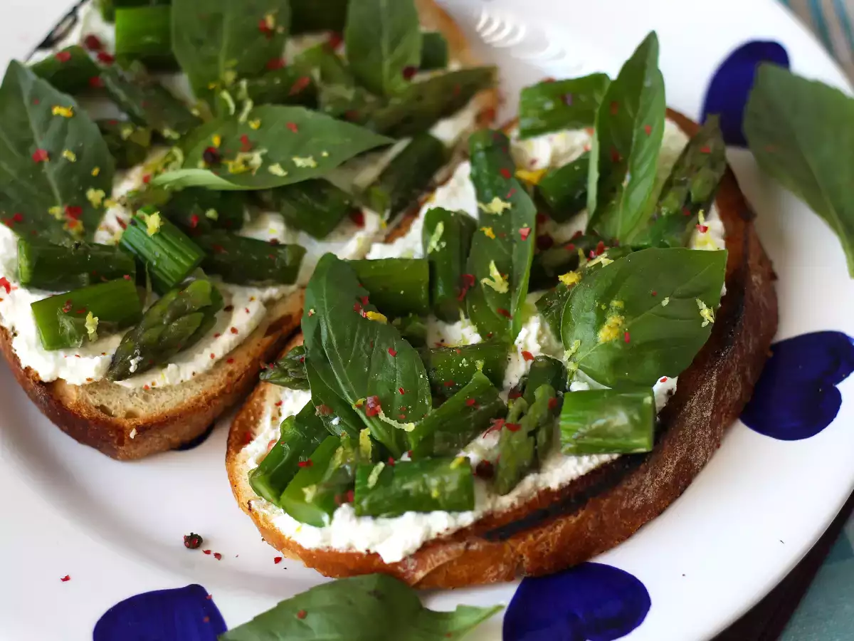 Ταρτίνες με σπαράγγια, λεμόνι και βασιλικό ricotta - φωτογραφία 4