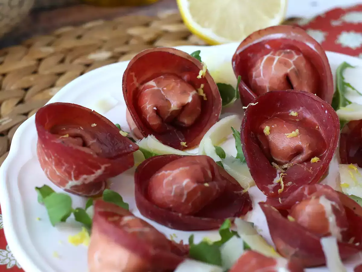 Tortelloni di bresaola γεμιστά με ρόκα και τυρί ricotta: νόστιμα και έτοιμα σε 10 λεπτά! - φωτογραφία 3