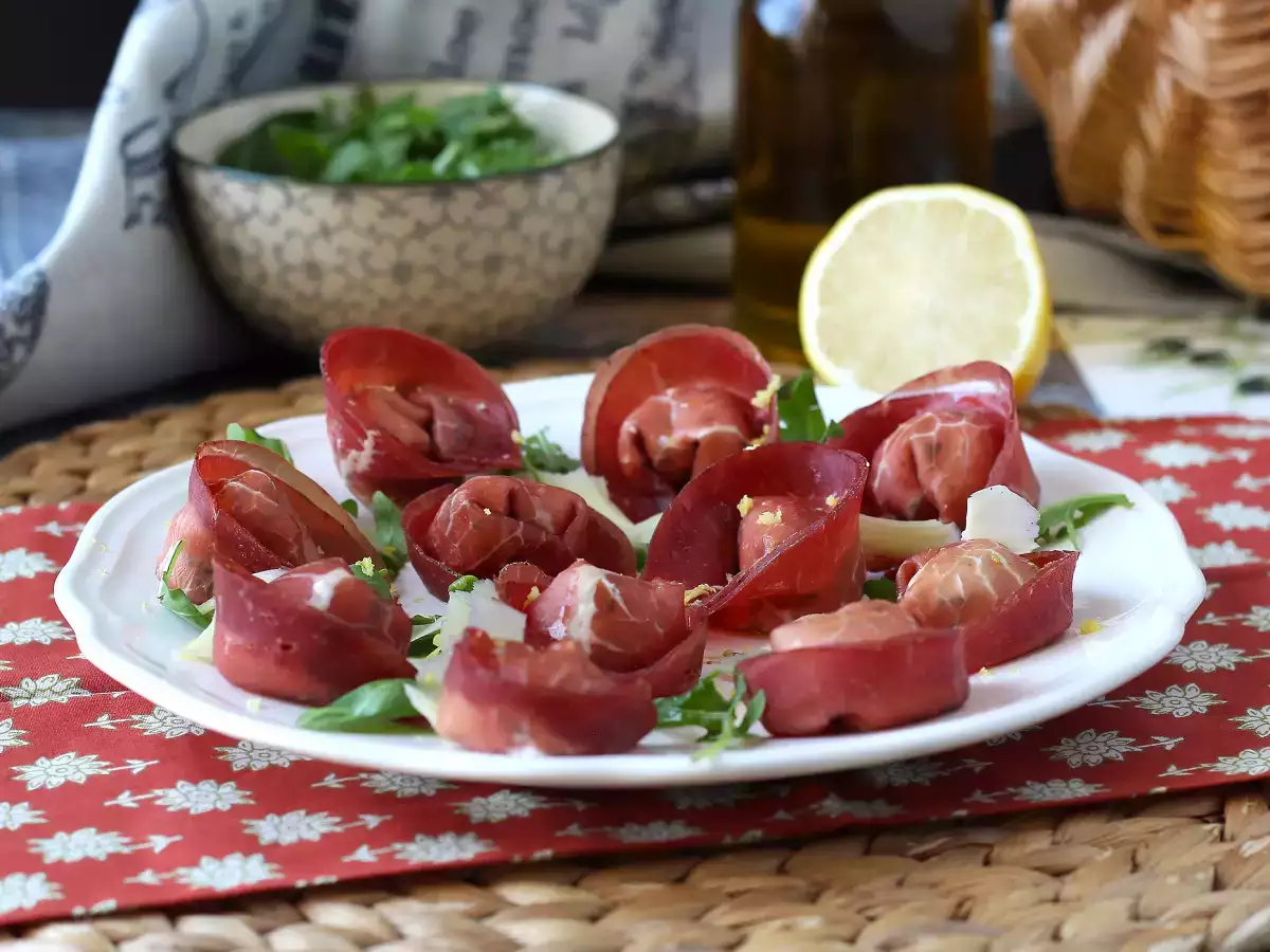 Tortelloni di bresaola γεμιστά με ρόκα και τυρί ricotta: νόστιμα και έτοιμα σε 10 λεπτά! - φωτογραφία 4