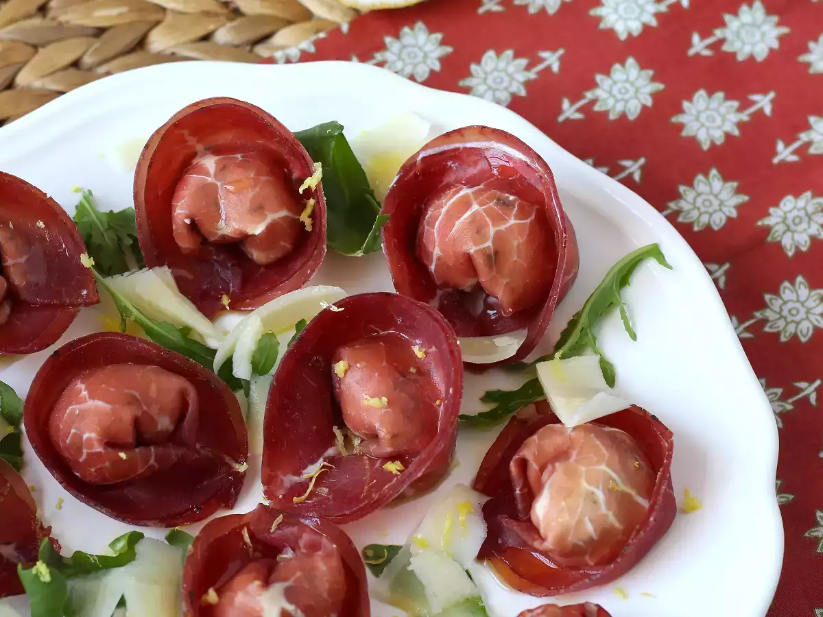 Tortelloni di bresaola γεμιστά με ρόκα και τυρί ricotta: νόστιμα και έτοιμα σε 10 λεπτά! - φωτογραφία 5
