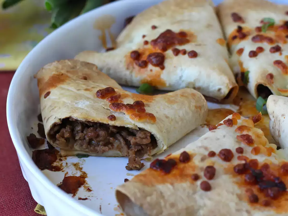 Τορτίγιες φούρνου με quesadillas και πικάντικη γέμιση βοδινού κρέατος - φωτογραφία 3