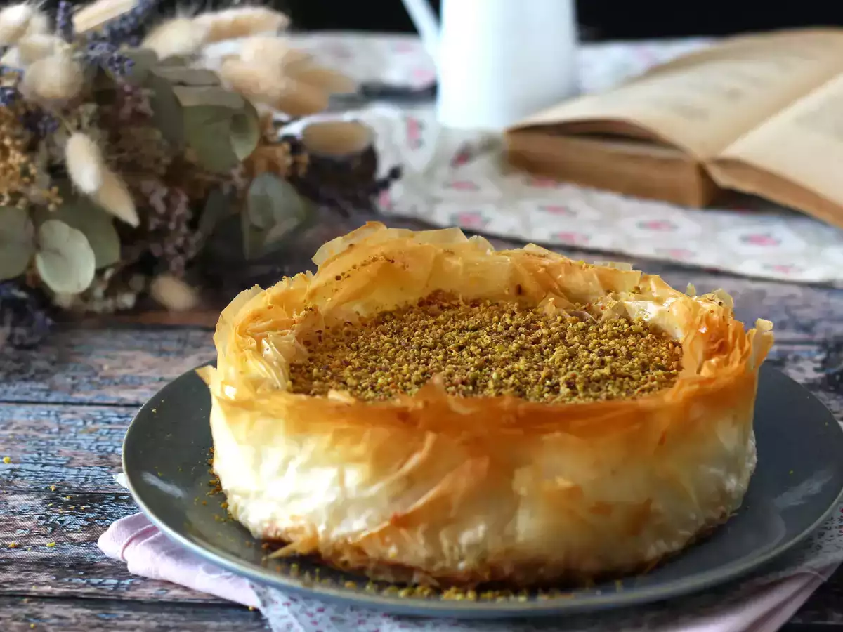 Τυρόπιτα τύπου μπακλαβά με φιστίκι, τραγανή και λιωμένη - φωτογραφία 5