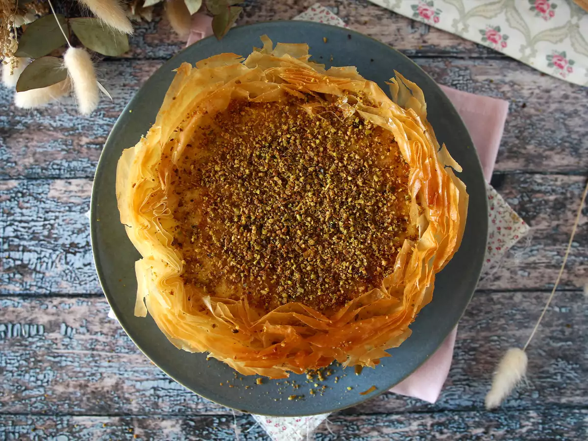 Τυρόπιτα τύπου μπακλαβά με φιστίκι, τραγανή και λιωμένη - φωτογραφία 6