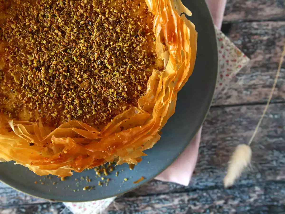 Τυρόπιτα τύπου μπακλαβά με φιστίκι, τραγανή και λιωμένη - φωτογραφία 7