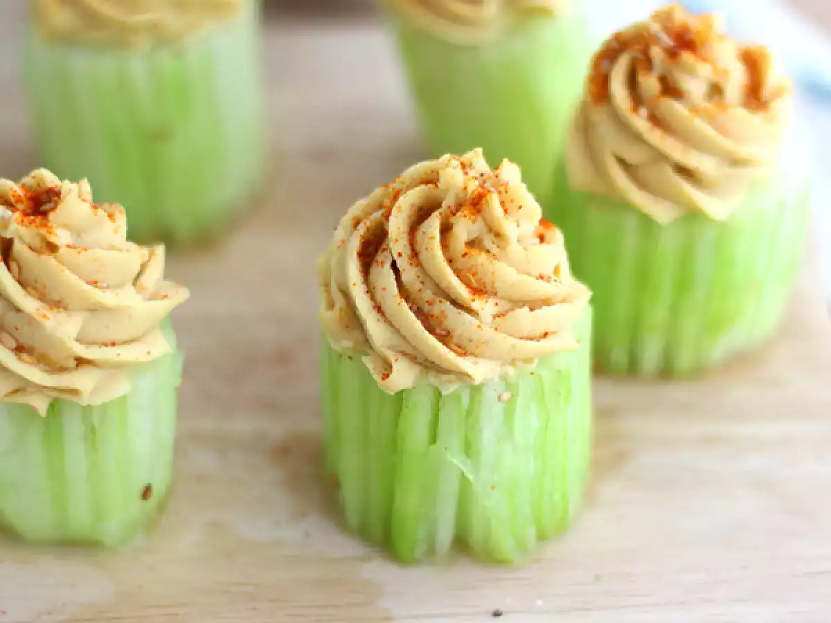 Vegan cupcakes με αγγούρι και χούμους