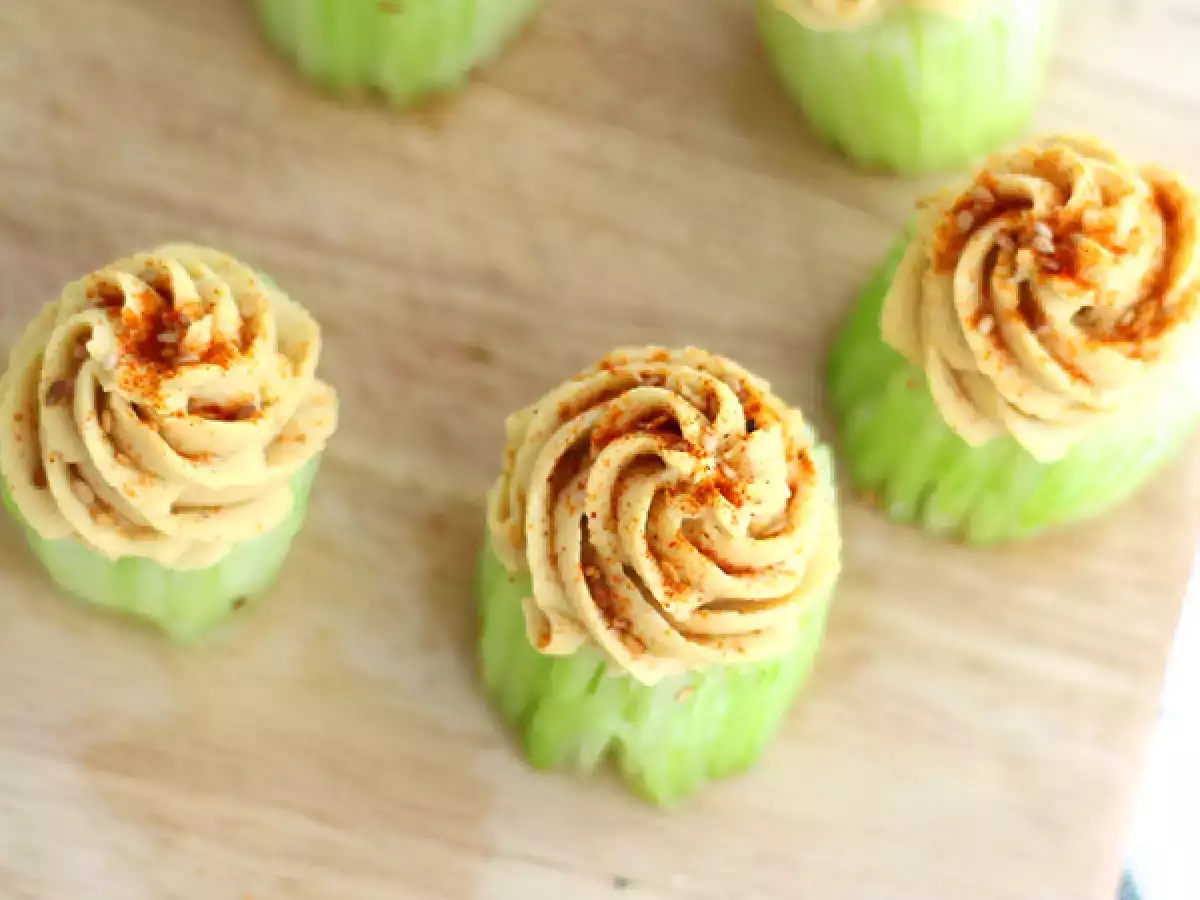 Vegan cupcakes με αγγούρι και χούμους - φωτογραφία 4