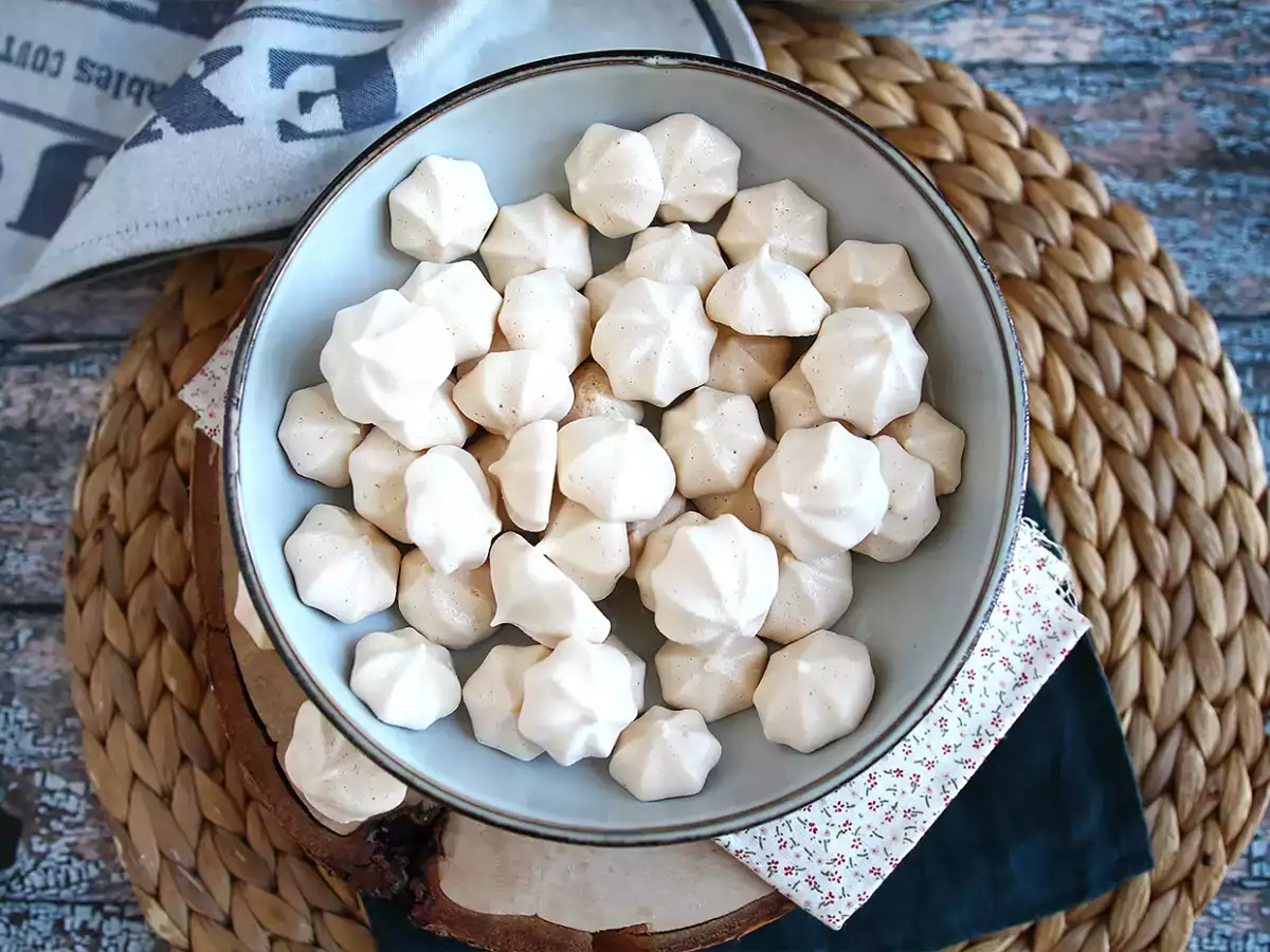Vegan μαρέγκες με aquafaba - φωτογραφία 2