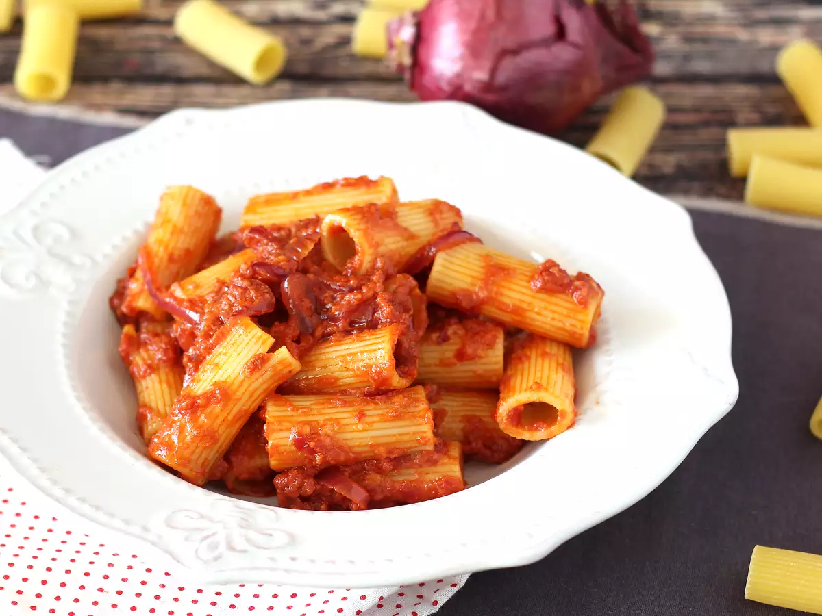Ζυμαρικά με 'Nduja, ένα εύκολο στην παρασκευή πιάτο ζυμαρικών από την Καλαβρία - φωτογραφία 5