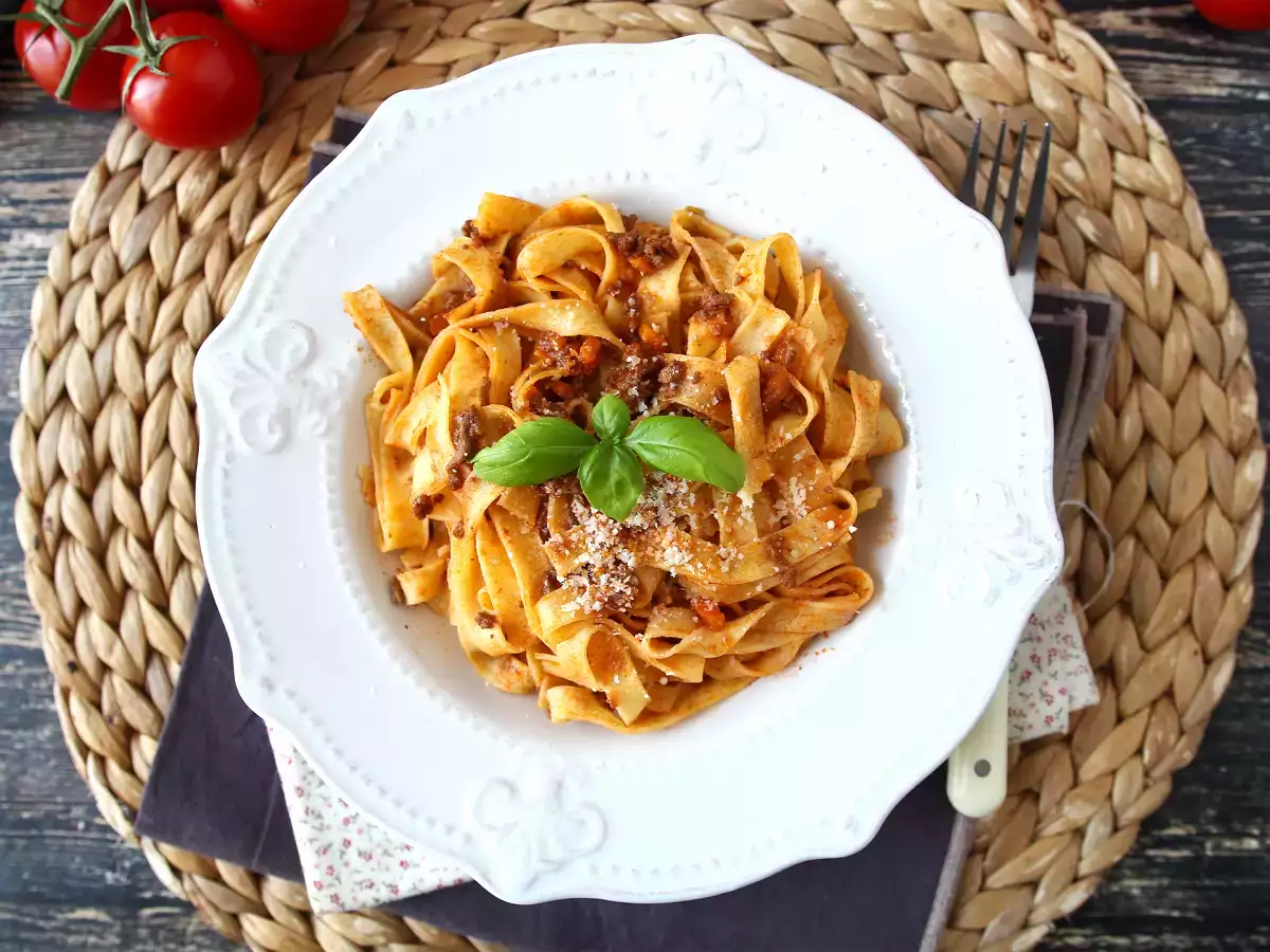 Ζυμαρικά με σάλτσα μπολονέζ - tagliatelle al ragù alla bolognese - φωτογραφία 5
