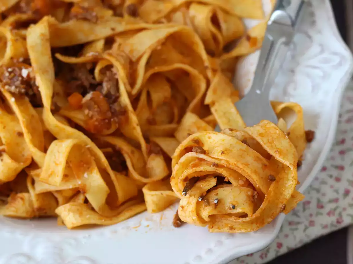 Ζυμαρικά με σάλτσα μπολονέζ - tagliatelle al ragù alla bolognese - φωτογραφία 7